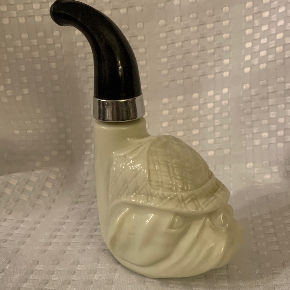 Avon vintage bulldog pipe, originally held Wild Country after shave. 6 in. tall.